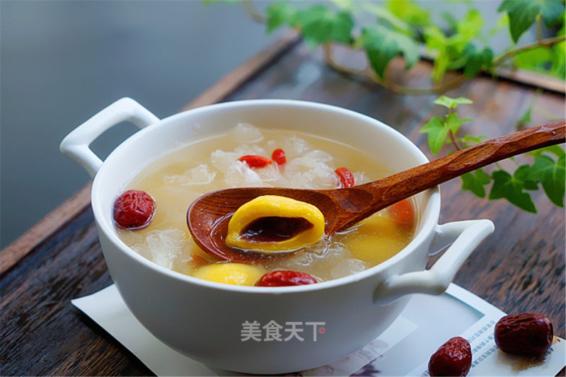 Yuanxiao Chinese Wolfberry and White Fungus Soup recipe