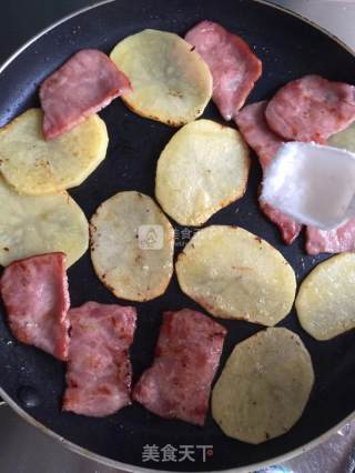 Eggs with Potatoes and Bacon recipe