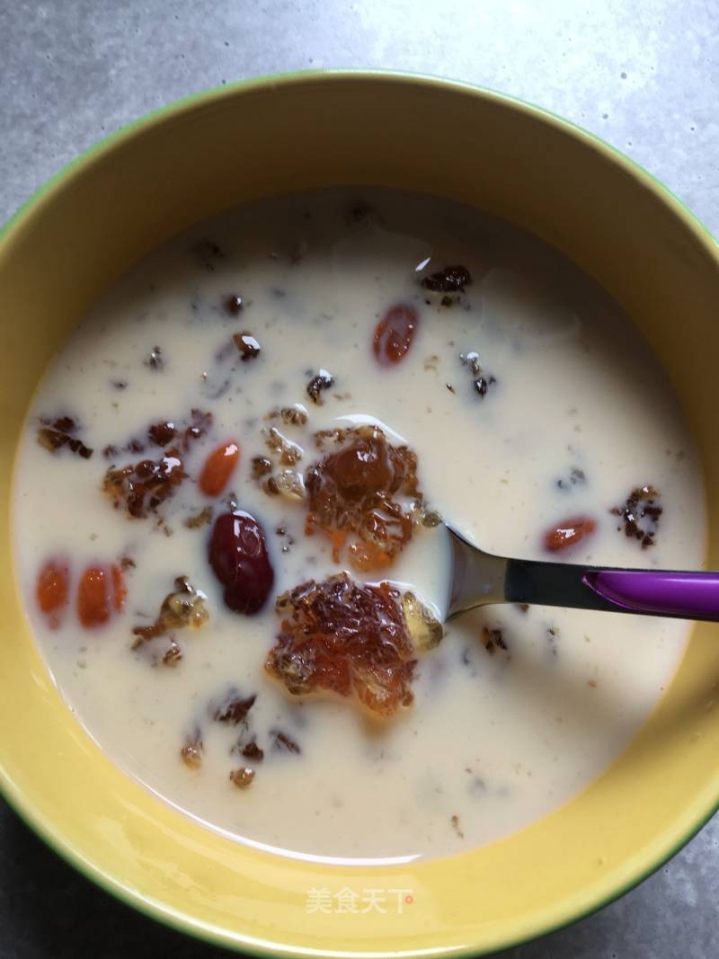 Rock Sugar Wolfberry Peach Gum Mixed with Milk recipe