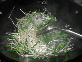 Stir-fried Pork Neck with Leek and Silver Buds recipe