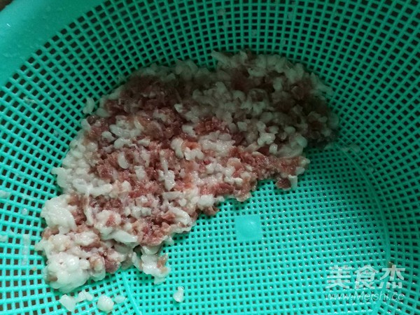 Stir-fried Minced Pork with Garlic Sprouts recipe