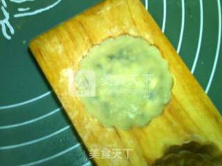 Cantonese-style Lotus Seed Paste and Five-ren Moon Cake recipe