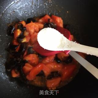 Scrambled Eggs with Tomato and Fungus recipe