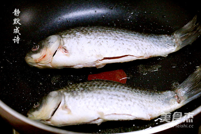 Milky White Crucian Fish Tofu Soup recipe