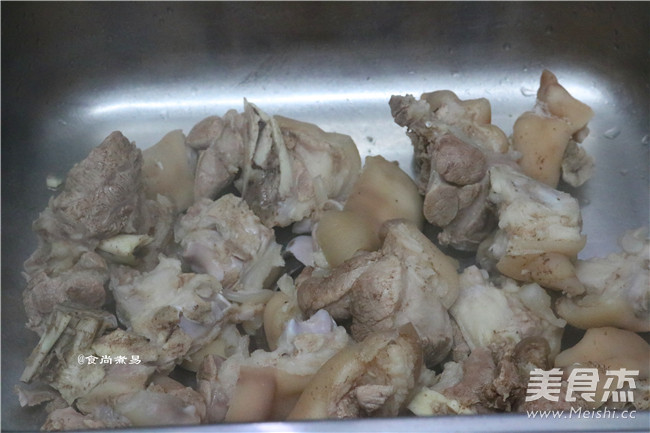 Peanut Pot Pork Knuckles recipe