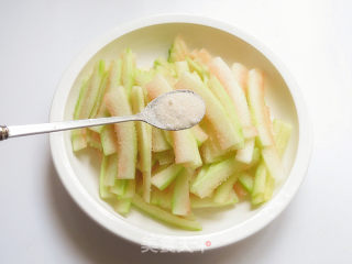 Appetizing Hot and Sour Watermelon Rind recipe