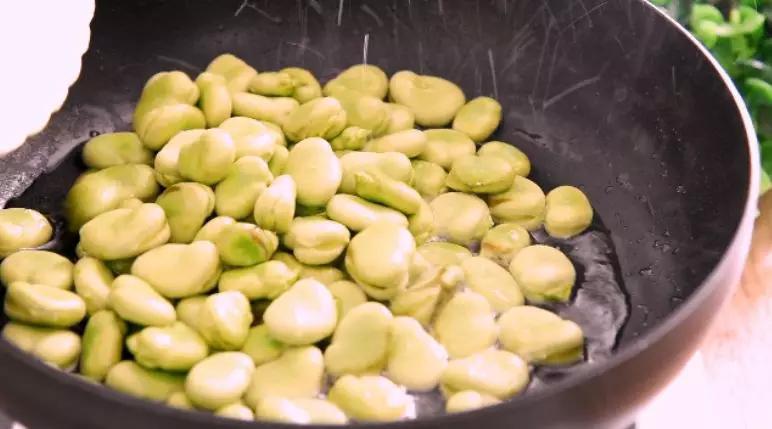 Broad Beans with Scallion Oil recipe