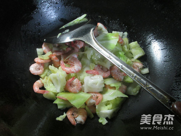 Stir-fried Sea Prawns with Cabbage recipe