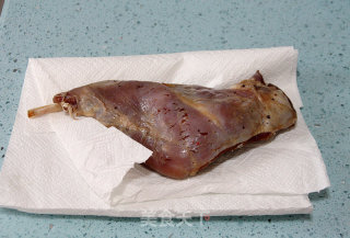 [roasted Rabbit Leg with Black Pepper]: A Special Meat and Vegetable recipe