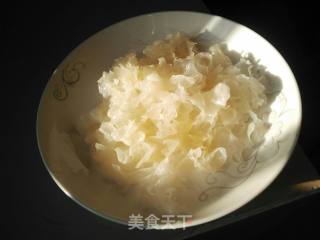 White Fungus, Peach Gum, Snow Yan, Red Dates and Longan Soup recipe