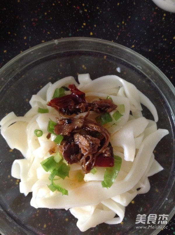 Yunnan Spicy Coleslaw Noodles recipe