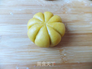 Beautiful Pumpkin Bean Paste Mooncakes recipe