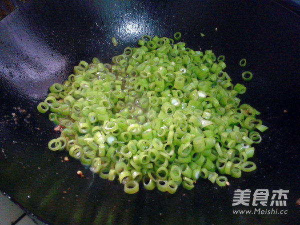 Stir-fried Green Pepper Rings with Convolvulus Sticks recipe