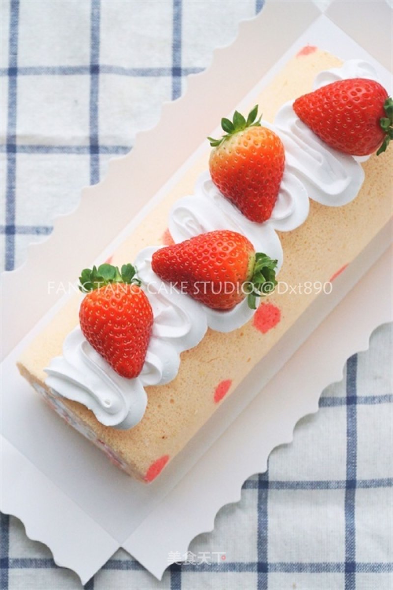 [tomato Recipe] Christmas Strawberry Cake Roll——sweet and Sour Christmas Food recipe