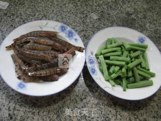 Fried Kewei Shrimp with Plum Beans recipe