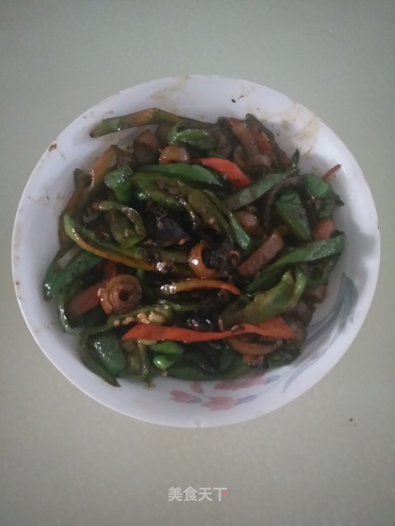 Stir-fried Pork Skin with Double Pepper