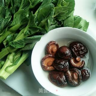 Stir-fried Shiitake Mushrooms with Vegetable Core recipe