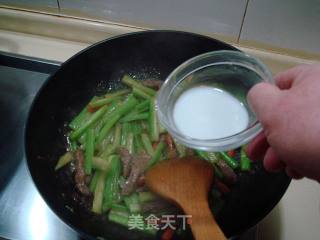 Home-style Quick Stir-fried Dish "fried Beef Tenderloin with Celery" recipe