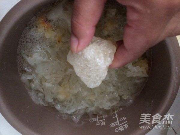 White Fungus and Peach Congee recipe