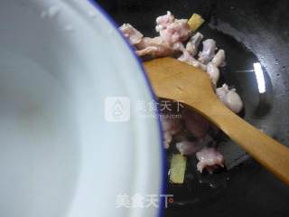 Stir-fried Bullfrog with Garlic Stalks recipe