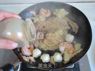 Taiwanese Hsinchu Stir-fried Rice Noodles recipe