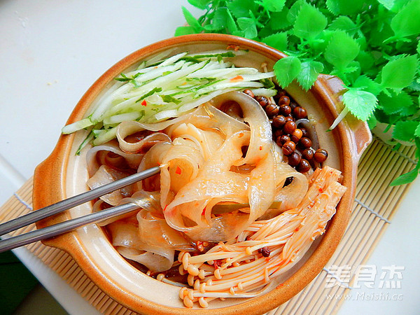 Hot and Sour Wide Noodles recipe