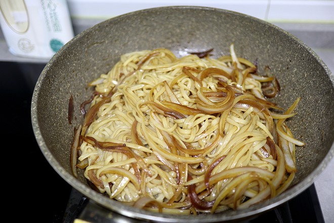 Black Pepper Beef Fried Noodles recipe