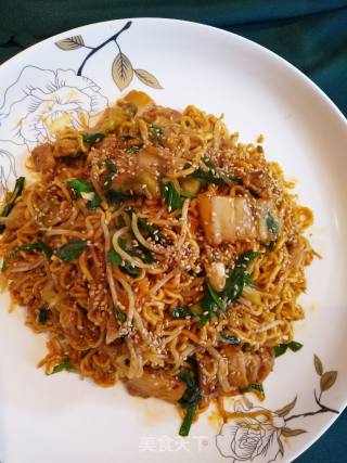 Stir-fried Sin Ramen with Pork Belly with Spicy Cabbage recipe