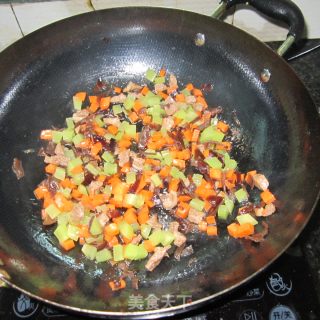 Home-style Stir-fry-four-vegetable Fried Diced Pork recipe