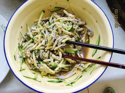 Razor Clams Mixed with Cucumber recipe