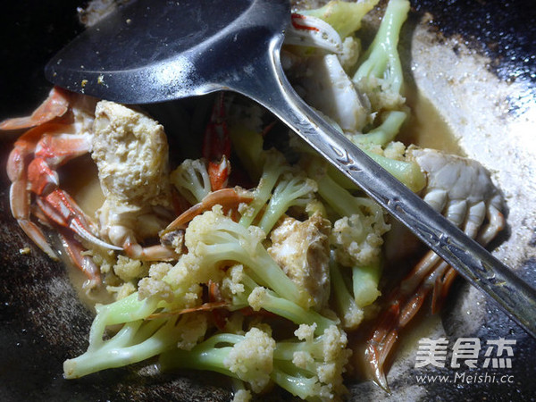 Stir Fried Crab with Cauliflower recipe