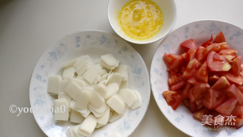 Tomato and Egg Rice Cake Soup recipe