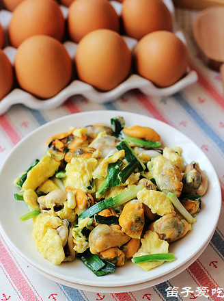 Scrambled Eggs with Haihong Leek recipe