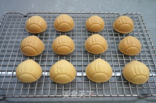 Chestnut-shaped Cake with Chocolate Sauce Glaze recipe