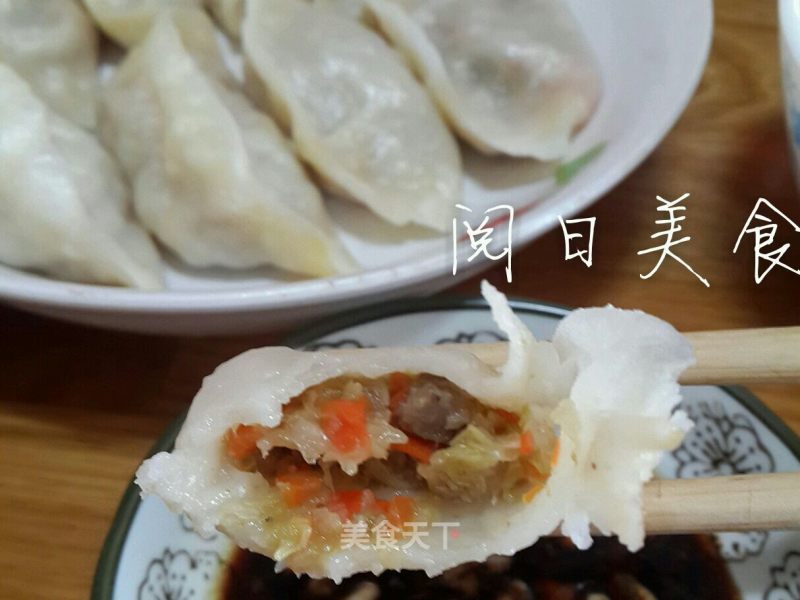 Steamed Dumplings with Dried Intestines and Cabbage recipe