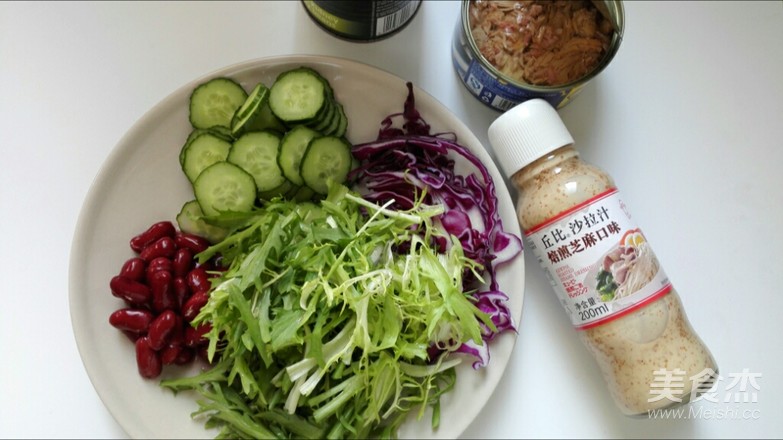Tuna and Kidney Bean Salad with Seasonal Vegetables recipe