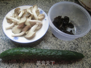 Black Fungus and Mushroom Mixed with Cucumber recipe