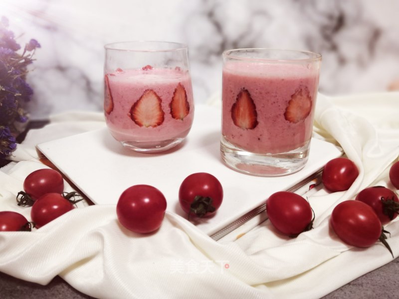 Coconut Strawberry Yogurt Milkshake recipe