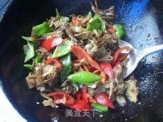 Fried Pork with Grifola Flower recipe