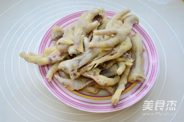 Chicken Feet with Black Beans and Tiger Skin recipe