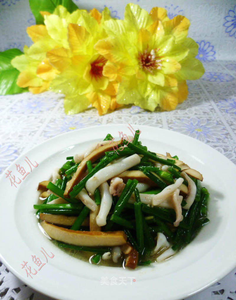 Stir-fried Squid with Leek and Floral Fragrance recipe