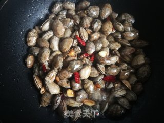 Stir-fried Clams with Sauce recipe