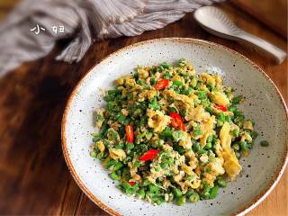 Fragrant Fried Eggs and Beans recipe