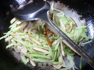 Stir-fried Chayote with Fragrant Dried Pork Belly recipe