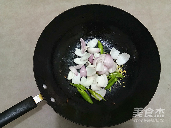 Bawang Supermarket | Stir-fried Beef with Onion recipe