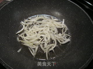 Stir-fried Spaghetti with Shredded Pork recipe