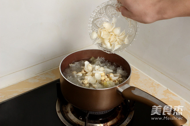 Tremella Lotus Seed Saponified Rice recipe