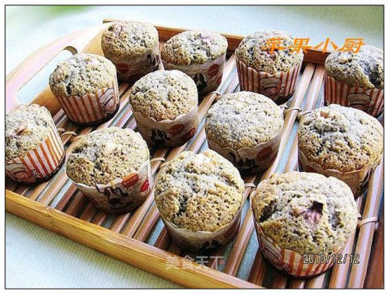 Banana Muffin with Black Sesame Paste