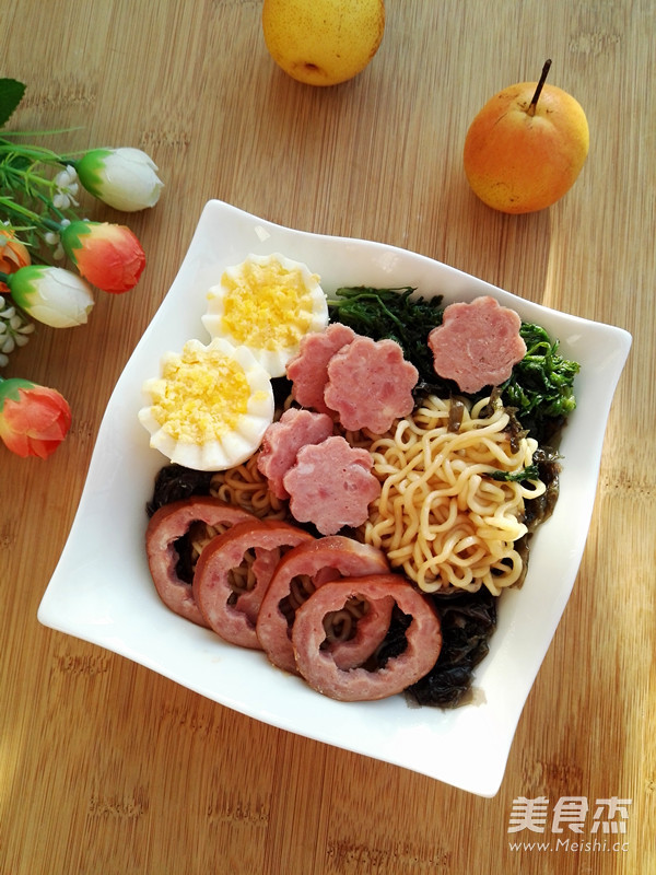 Instant Noodles with Red Sausage and Egg recipe