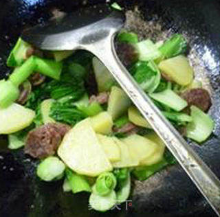 Spicy Sausage Stir-fried Vegetables and Potato Chips recipe